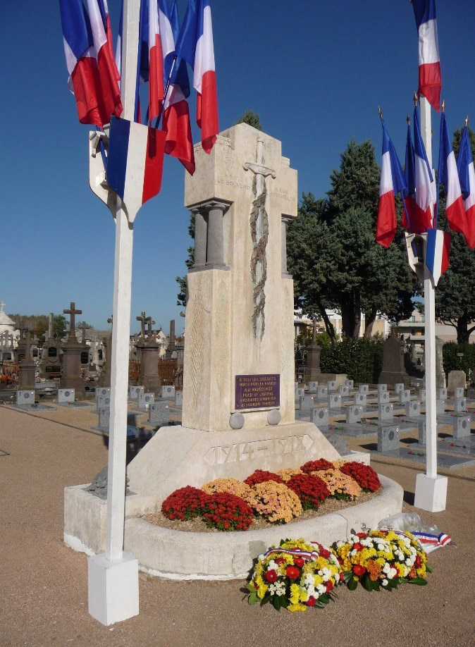Monument aux morts du Souvenir Français au cimetière Saint-Denis de Châteauroux